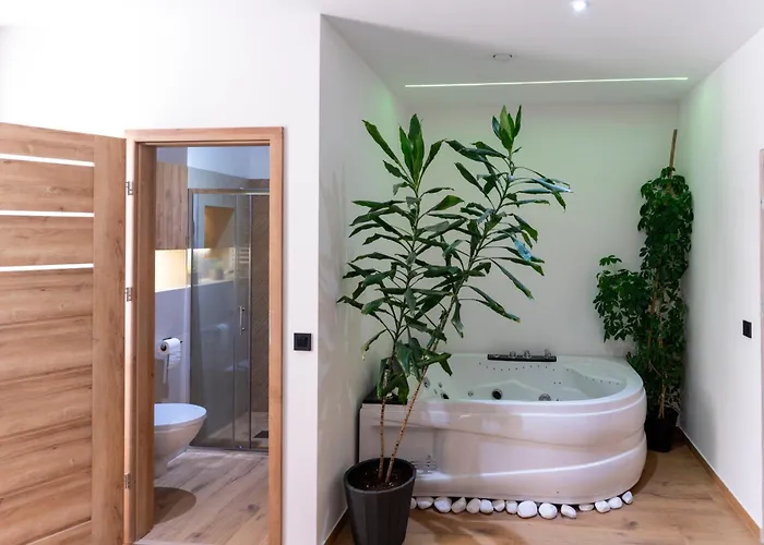 Z Opcja Jacuzzi דירה